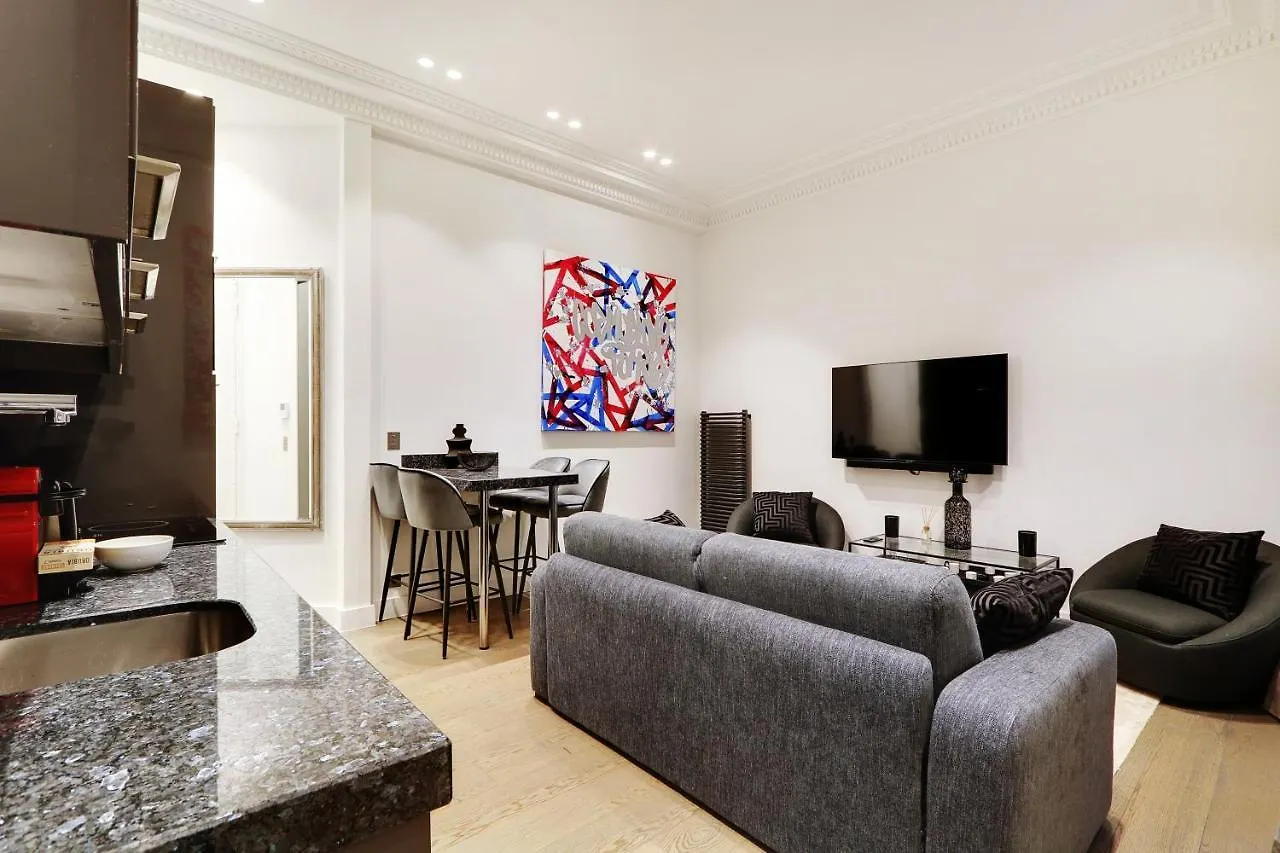 Pick A Flat'S Apartment In Triangle D'Or - Pierre 1Er De Serbie Paris France