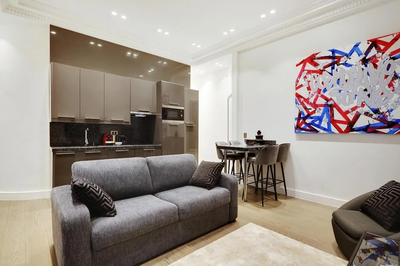 Pick A Flat'S Apartment In Triangle D'Or - Pierre 1Er De Serbie Paris France