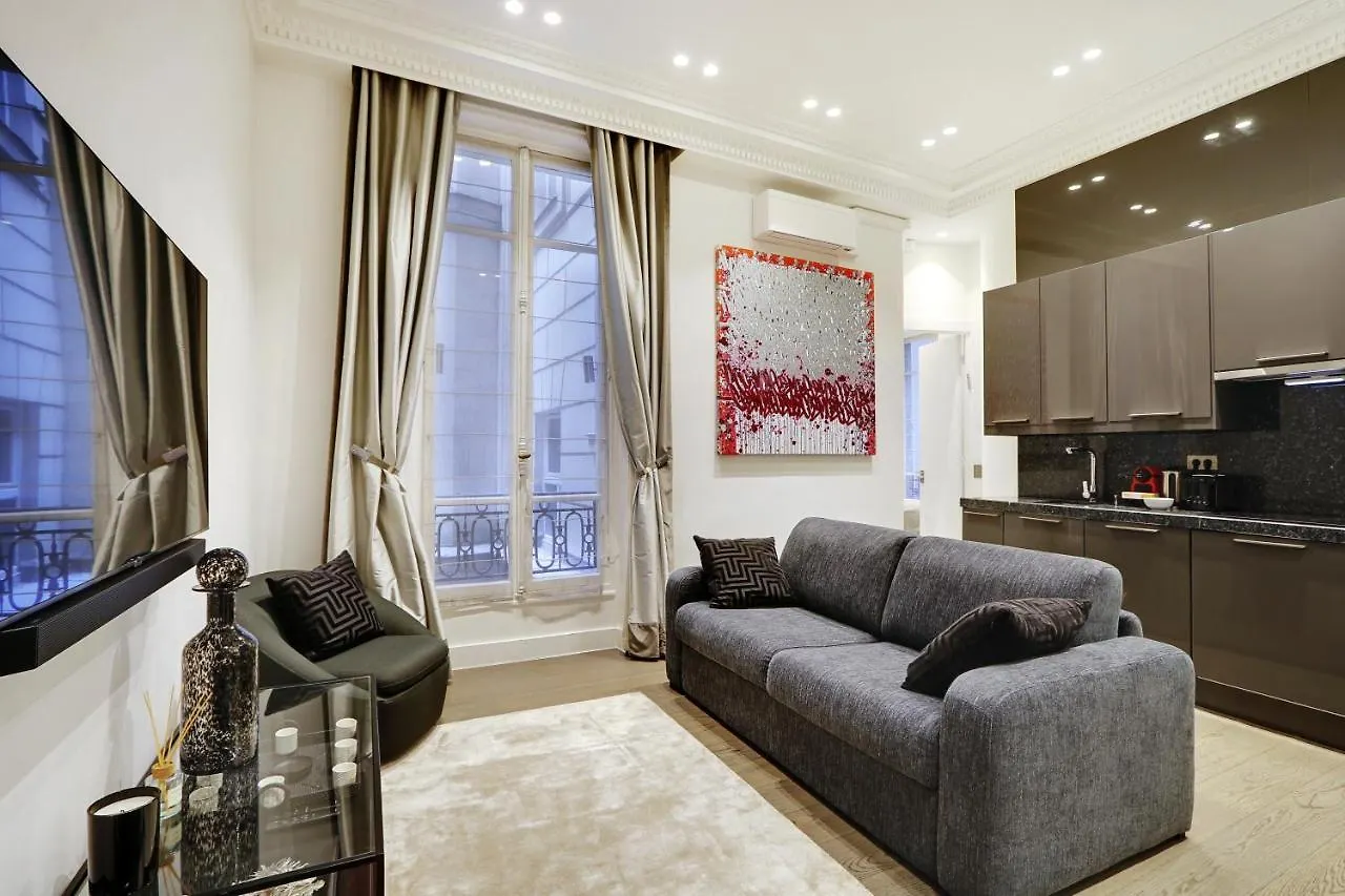 Pick A Flat'S Apartment In Triangle D'Or - Pierre 1Er De Serbie Paris 0*,  France